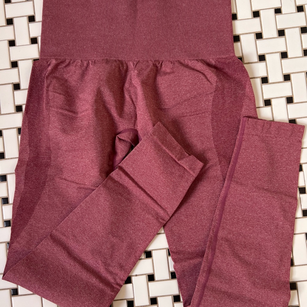 NVGTN leggings, seamless size medium